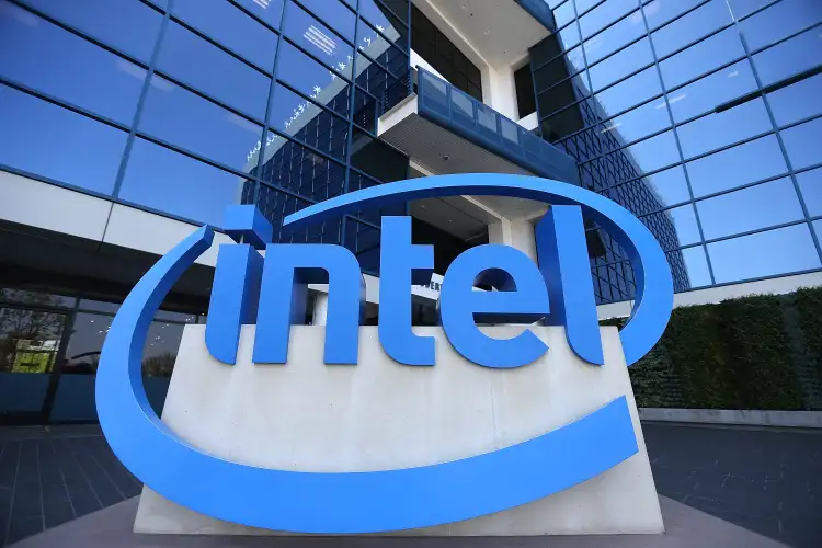 Intel ticks up following upgrade by HSBC