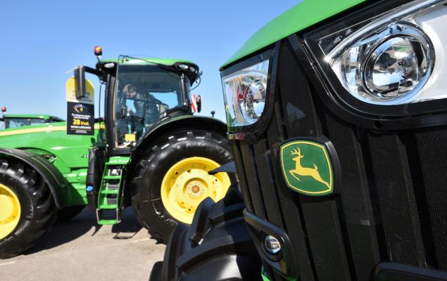 Zacks.com featured highlights include Deere & Company ... - Yahoo Finance