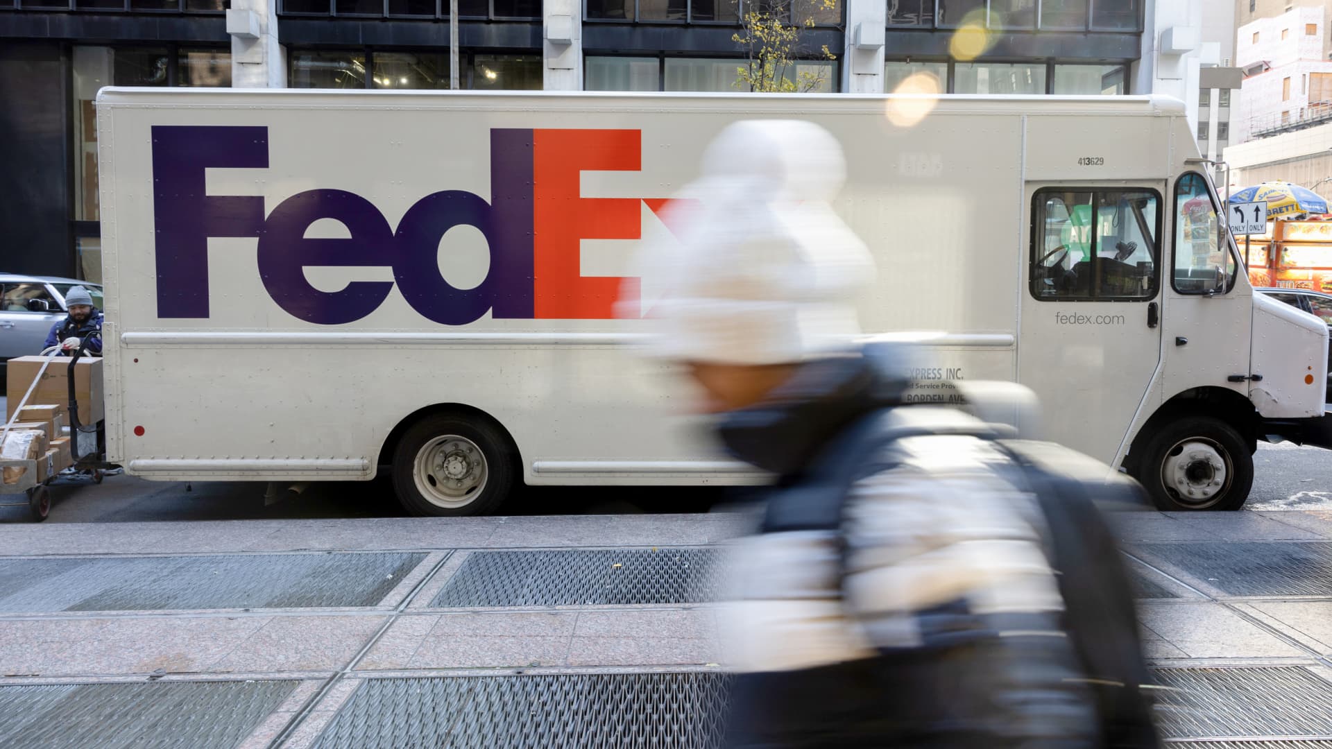FedEx launches same-day delivery with OneRail as Amazon, Walmart boost their speeds