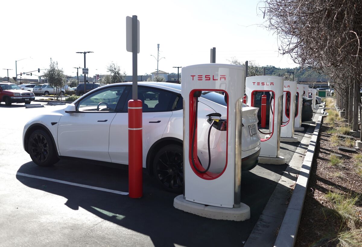 Not Even Elon Musk Can Doom the EV Charger Network - Bloomberg
