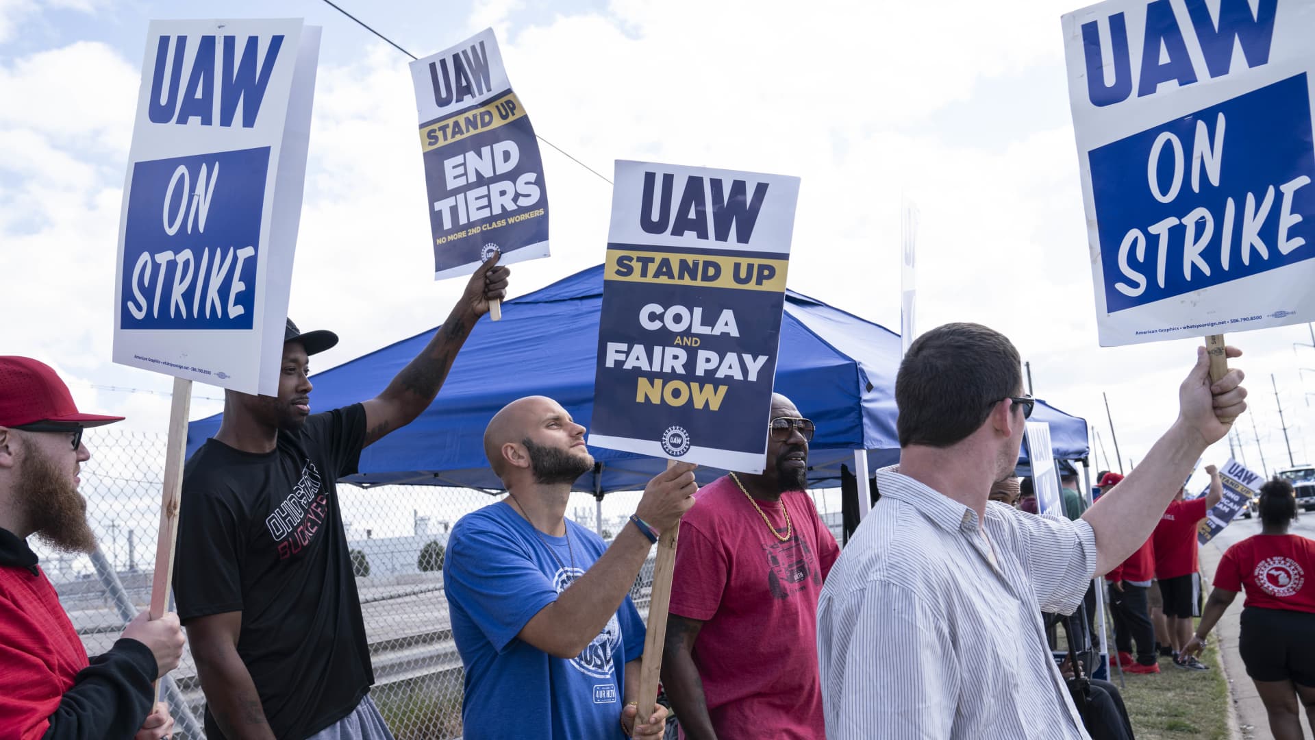 Where key issues stand as UAW closes in on extended strikes against GM, Ford and Stellantis