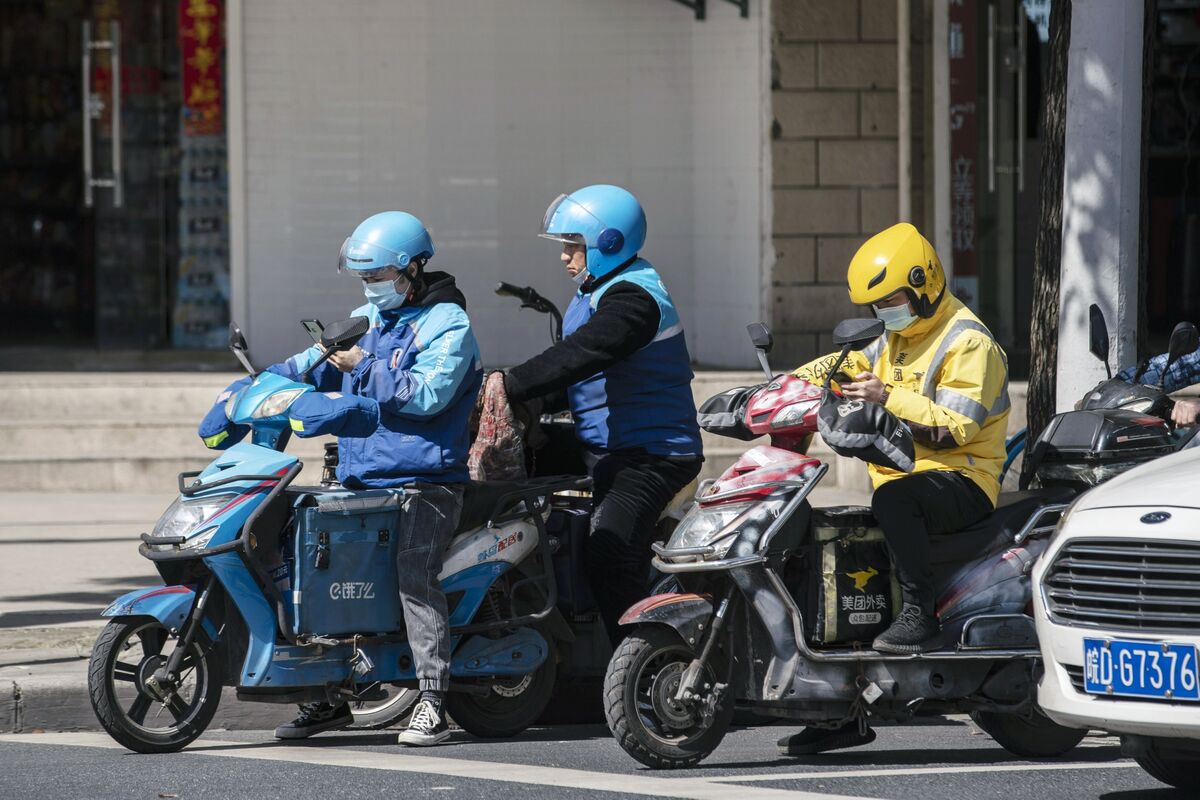 Buy Alibaba, Sell Meituan Pair Trade Thrives on Price War Bets