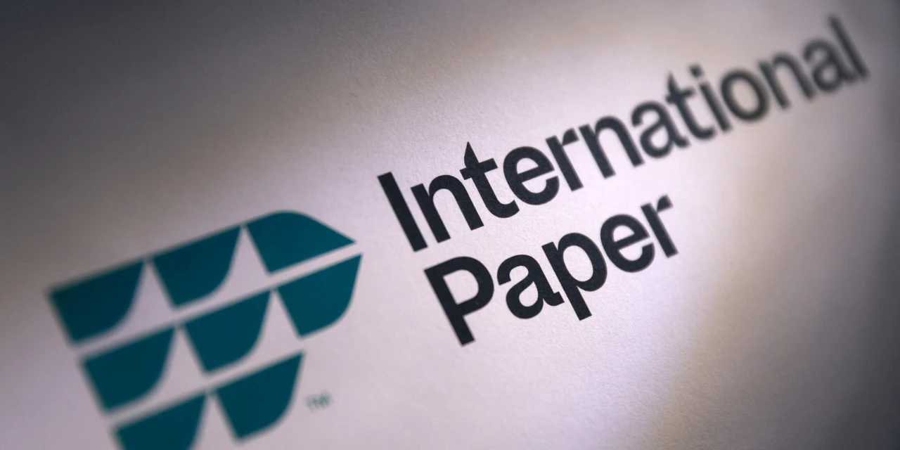 International Paper Swings to Profit, Issues Downbeat Outlook