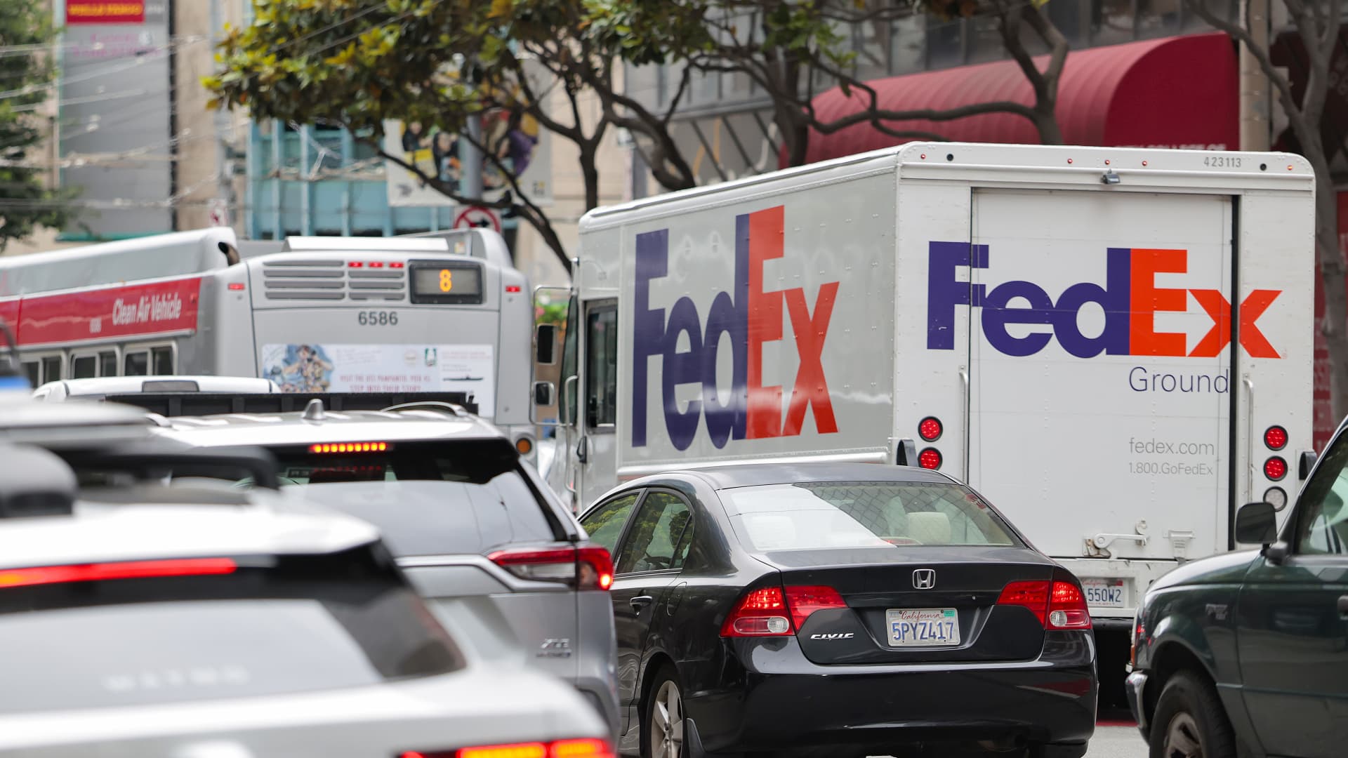 FedEx's soft holiday-quarter outlook doesn't change our view on the stock