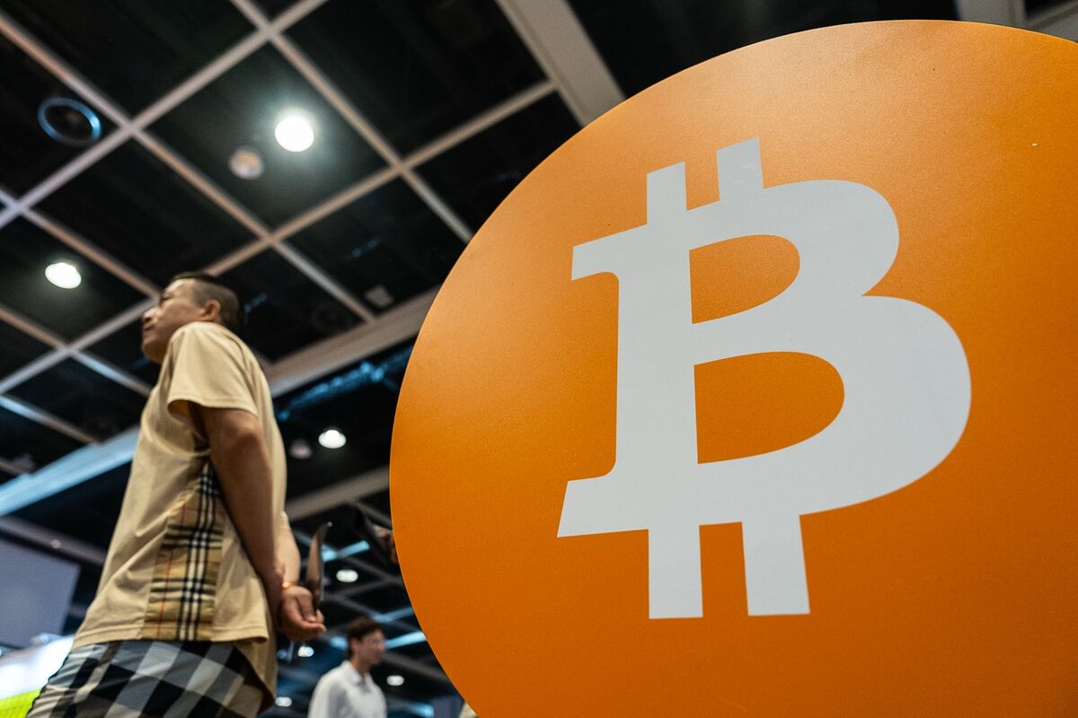 Bitcoin Advances Toward $70,000 as Market Volatility Increases
