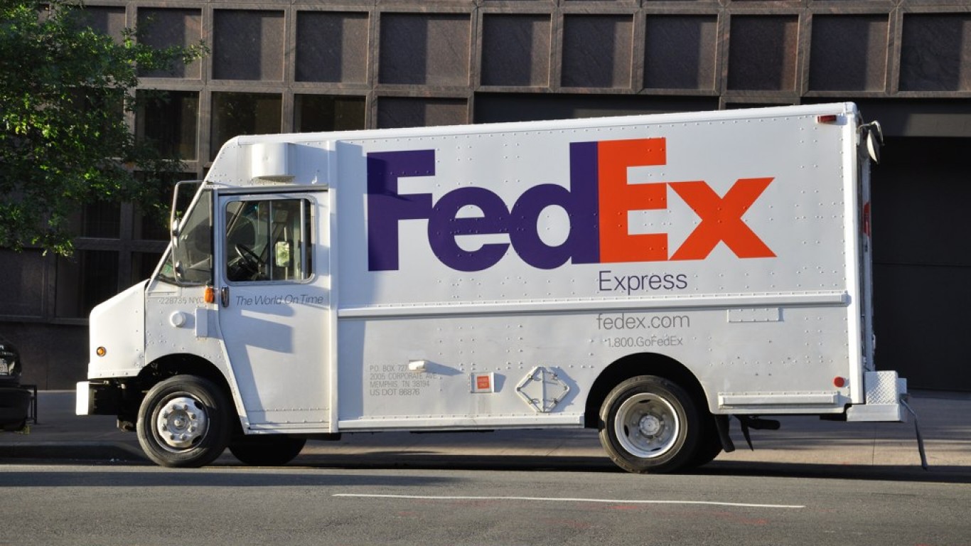Want Safer Package Delivery Income? FedEx Pays a Smaller Yield but Keeps Far More Cash