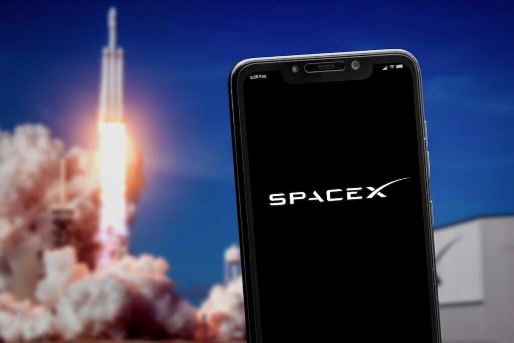 SpaceX Stock for Free? Board Member is Giving Away Shares to Early Backers