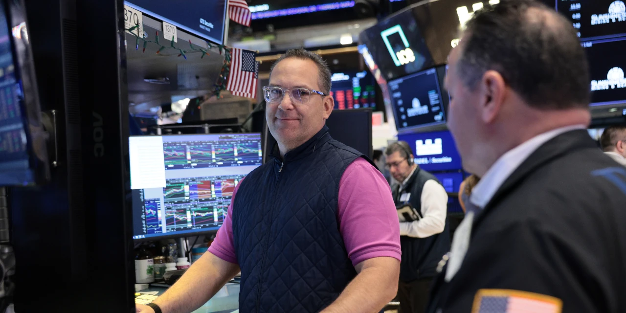 U.S. Stocks Rise as Comcast Split, Deal Activity Lift Sentiment
