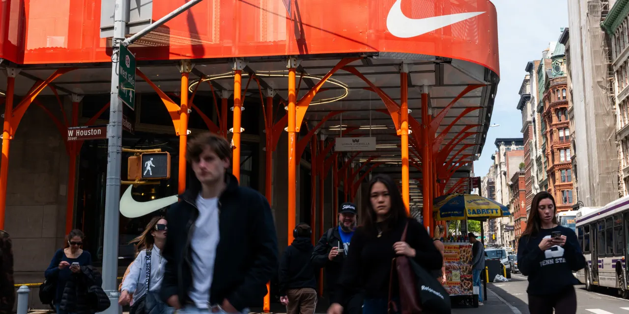 Nike’s Bottom May Have to Wait for a Dow Exit. What the Charts Say.