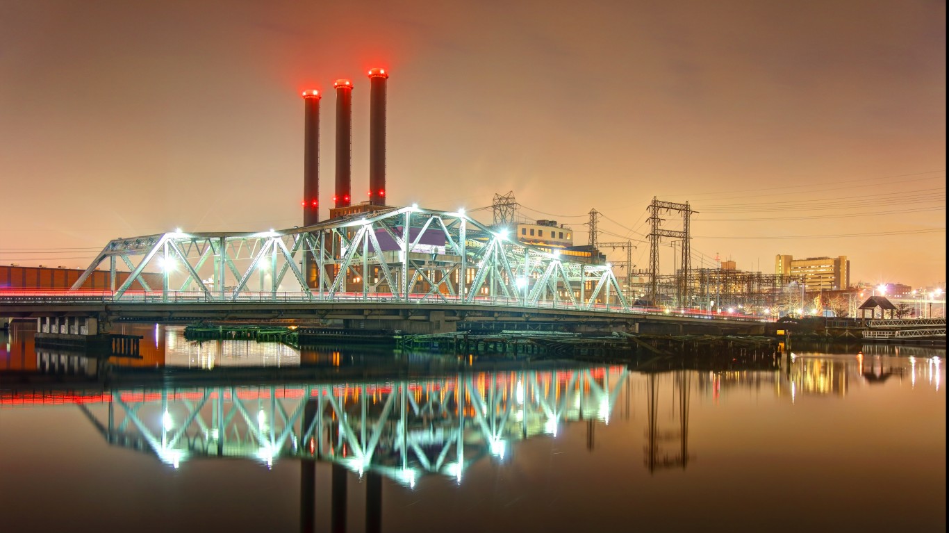 These 2 Utility Stocks Target 5% to 7% Growth. But Their Dividend Risks Are Worlds Apart