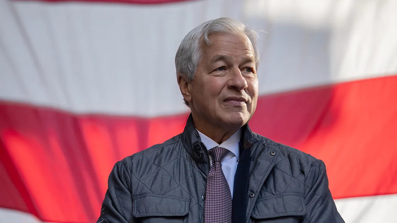 Jamie Dimon nets $183M after completing planned stock sale - Fox Business