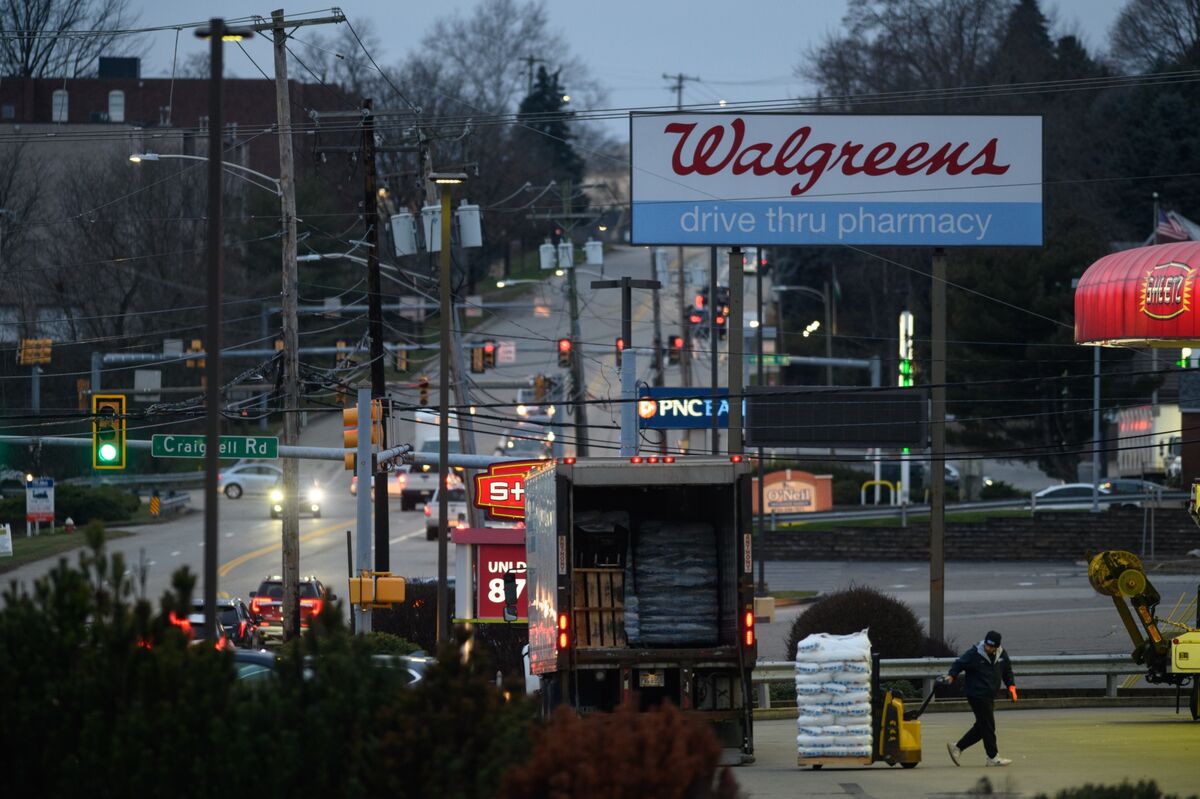 Walgreens Stock Lashed as Investors Left With 'Nothing to Go On' - Bloomberg