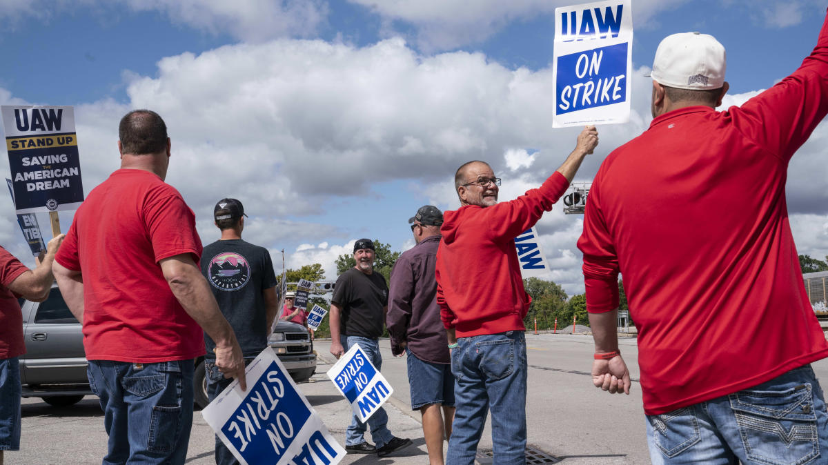 UAW, Big 3 contract deadline approaches: Will strike continue?