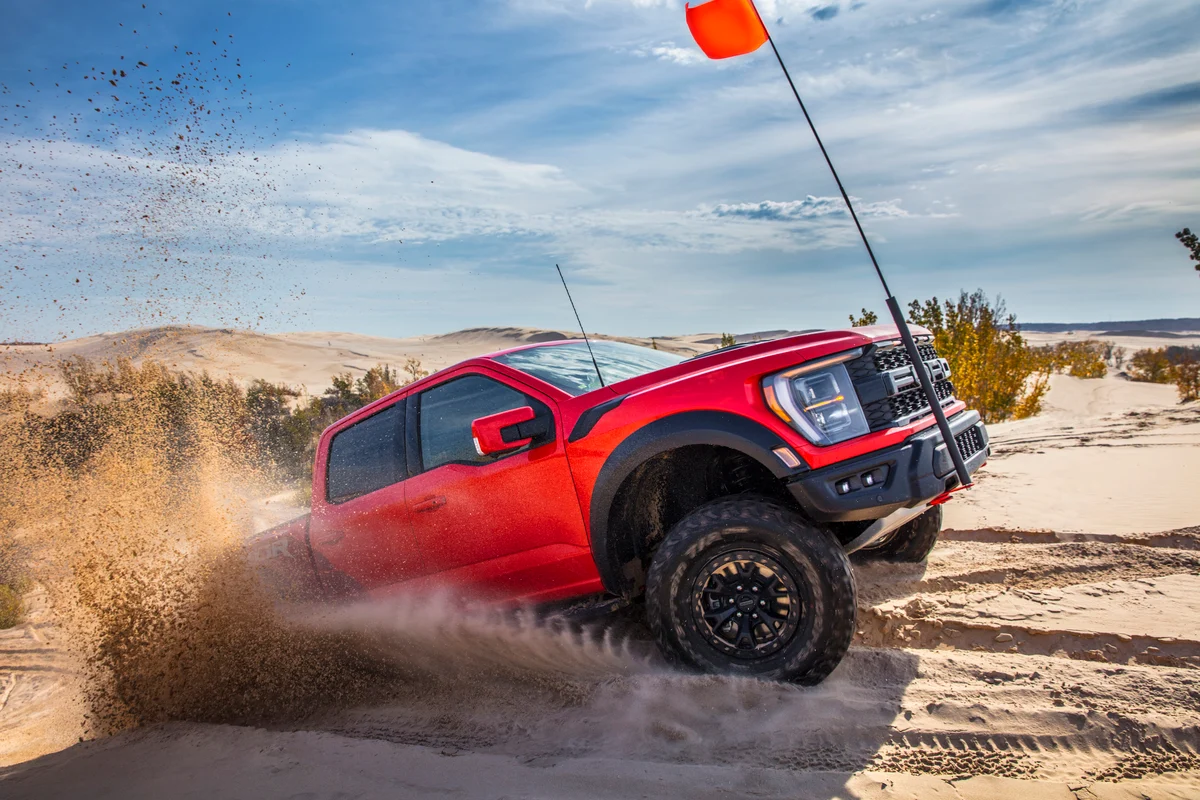 How GM Plans to Take Advantage of Rare Ford Weakness