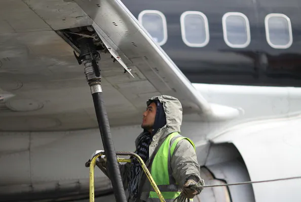 Ukraine peace talks send oil prices down, boosting major airline stocks