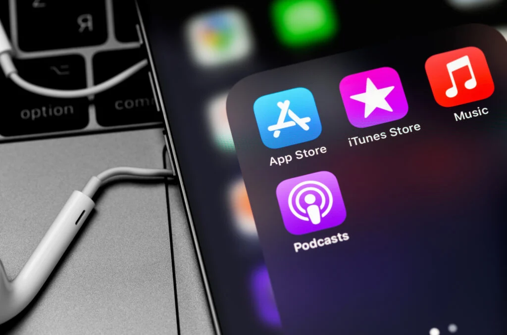 Apple Challenges Netflix, YouTube And Spotify With New Video Podcasting Feature