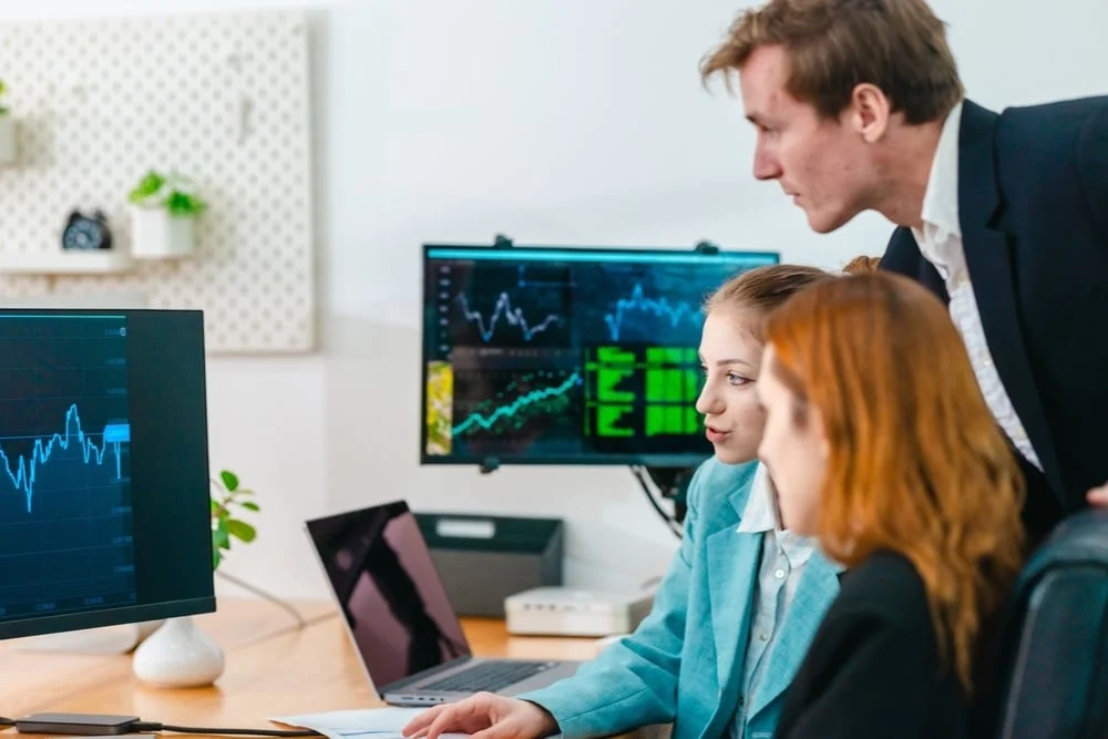 Oxford Industries Likely To Report Lower Q4 Earnings; These Most Accurate Analysts Revise Forecasts Ahead Of Earnings Call