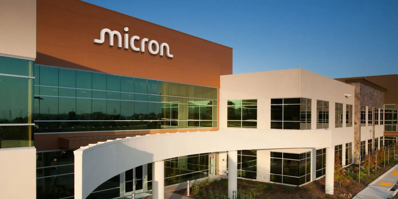 Micron Stock and Sandisk Retreat. Why This Wall Street Firm Says to Buy the Pullback.