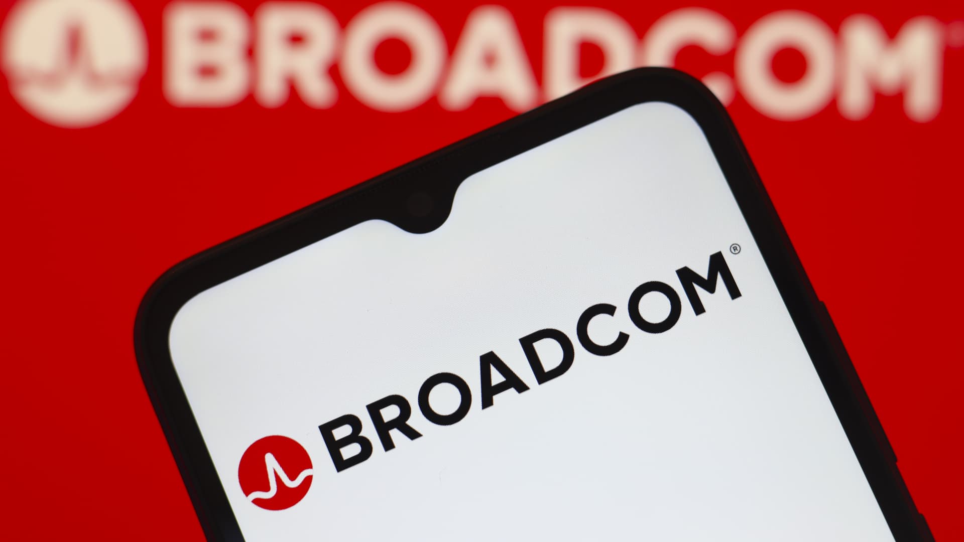 Cramer says Broadcom is a buy for new investors, Apple stock's less 'treacherous'