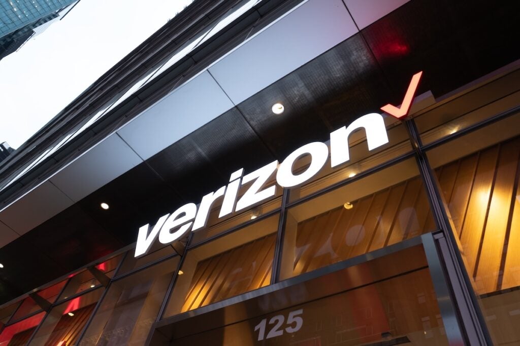 Verizon Has a 6.8% Dividend Yield, but SpaceX Is Changing the Risk-Reward