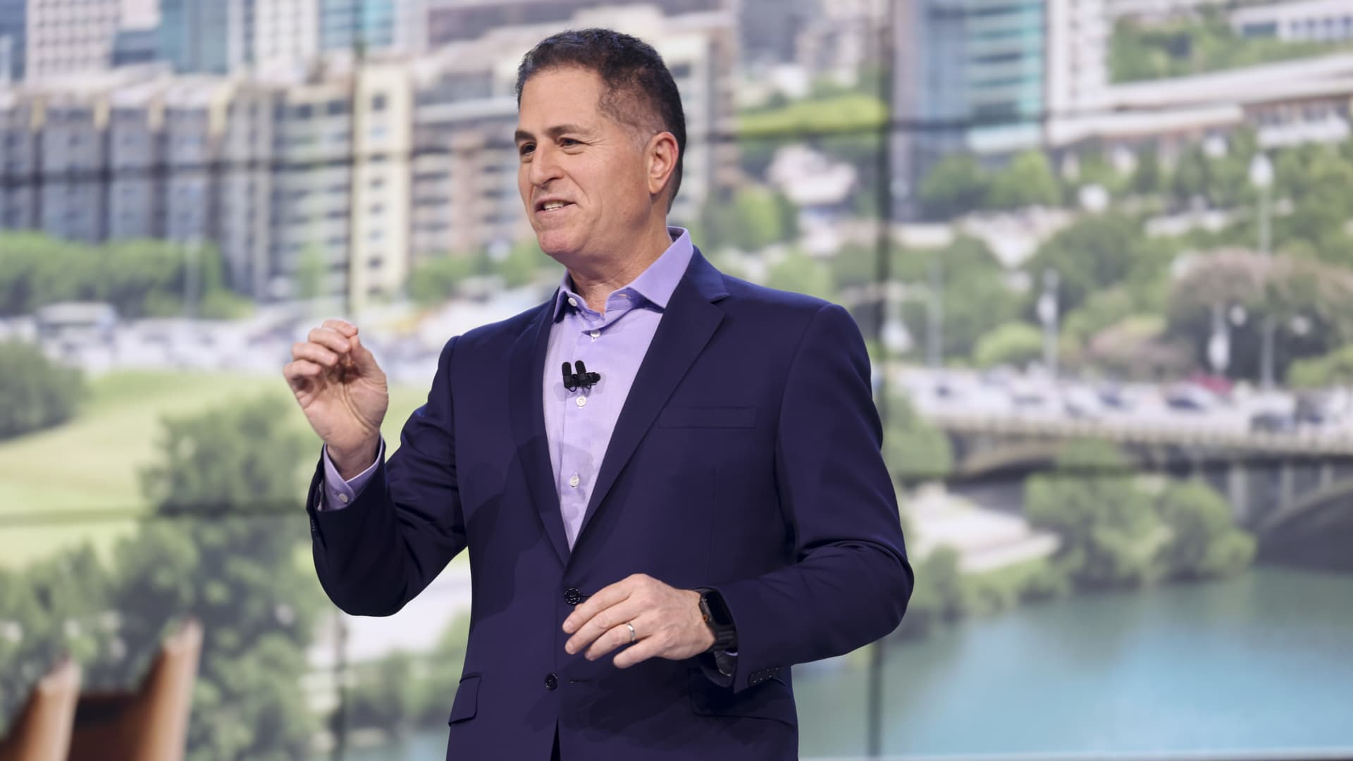 Dell surges 5% after lifting fiscal 2027 forecast on AI server strength