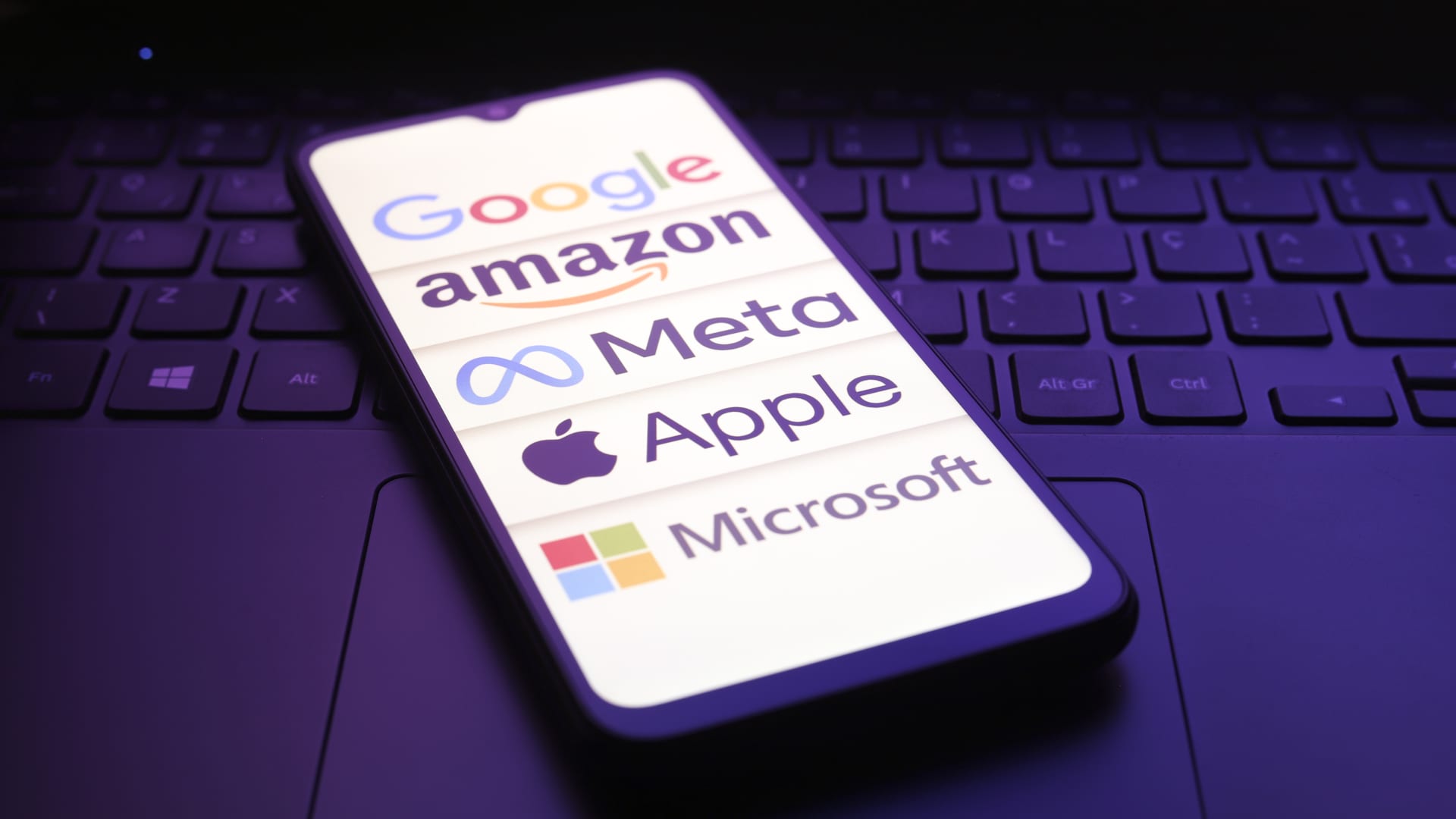 Apple drops 7%, Amazon surges 12% as investors pick AI winners after earnings
