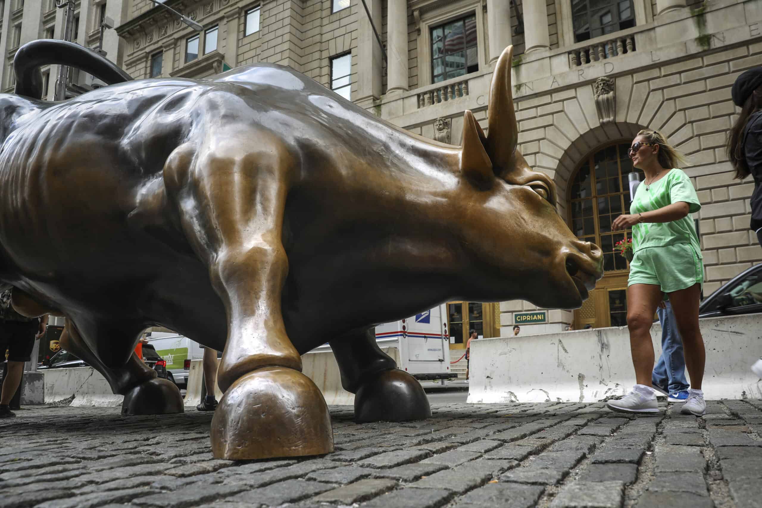 Wall Street Analysts Upgrade AMD, Meta, Palo Alto Networks, Walmart And Amazon On AI Growth