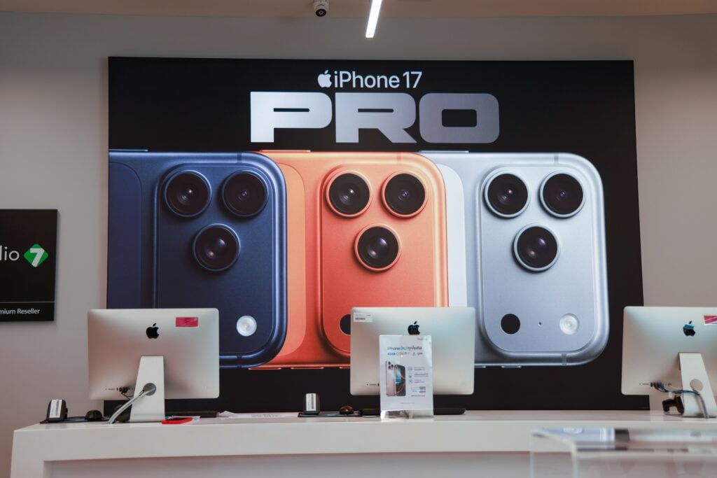 iPhone Buyers Rush in Before Potential Apple Price Increases
