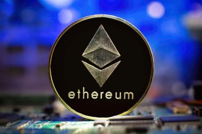 Tom Lee: Ethereum, Not Solana, Is The 'Preferred Choice' For JP Morgan, Robinhood, Circle To Build On