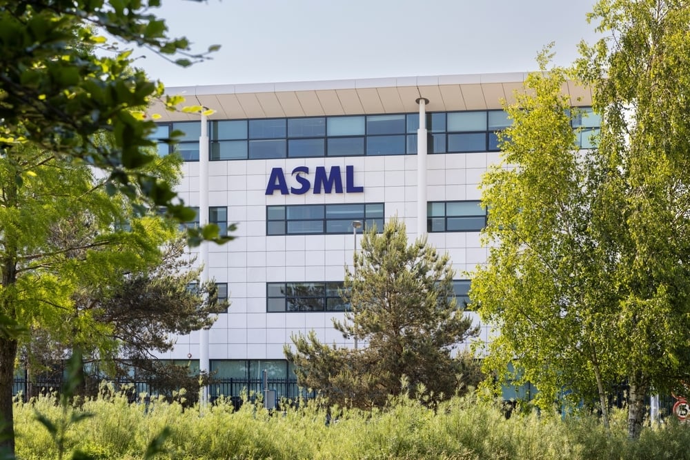 ASML's $400 Million Beast Arrives To Power The Next AI Leap