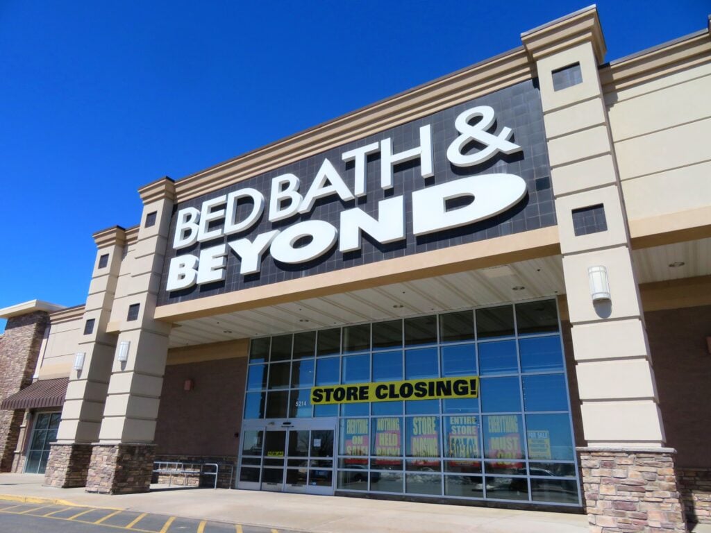 Bed Bath & Beyond Shares Fall Following Q2 Earnings Miss, Restructuring Plans