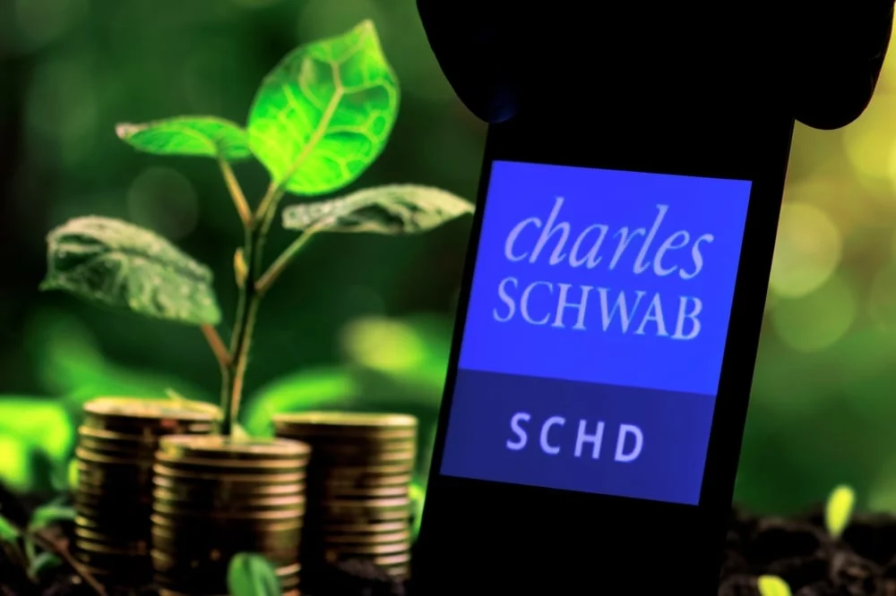 Charles Schwab Posts Strong Q1, Analyst Raises Price Target On Monetization Opportunities