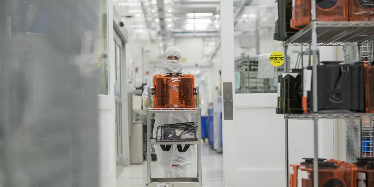 Applied Materials Posts Strong Earnings and Outlook. The Stock Falls.