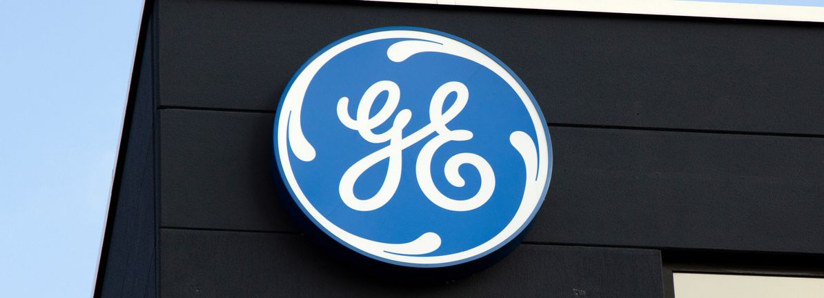 General Electric Company is a favorite amongst institutional investors who own 72%