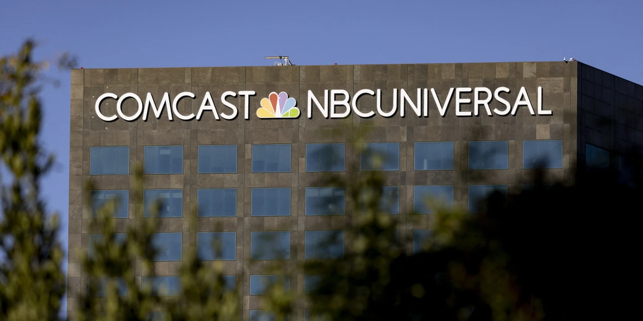 Comcast Reports Lower Profit, Narrows Domestic Broadband Subscriber Losses