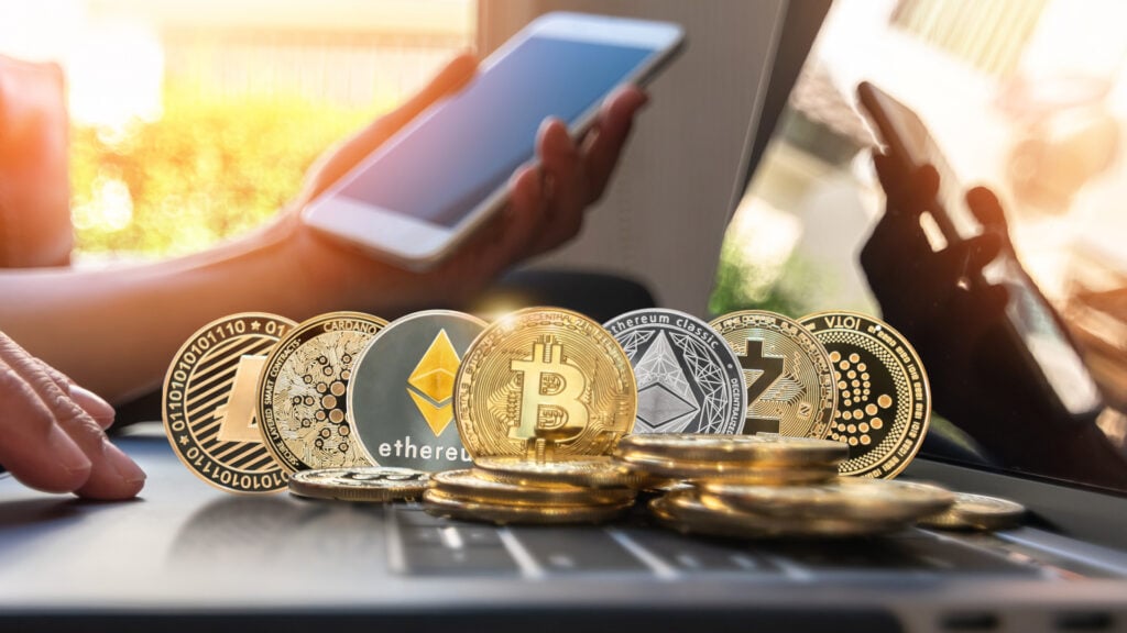 Bitcoin Slips Below $84,000 as Ethereum Holds $2,600, XRP and Dogecoin Rise on Rate-Hike Fears