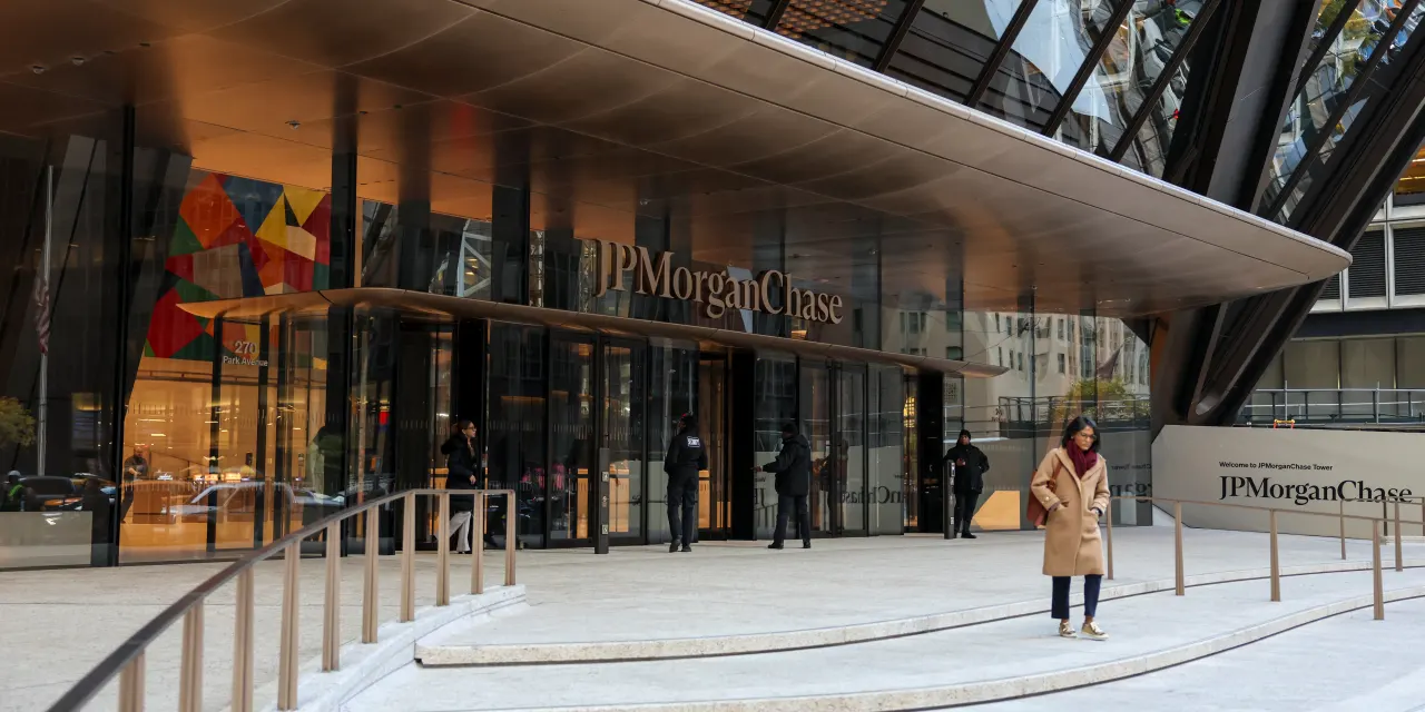 Bank Stocks Are the Canary in the Recession Coal Mine. It’s Not Time to Worry—Yet