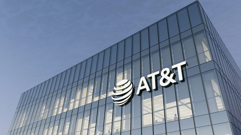 AT&T Earnings Due. Verizon Dividend At Risk Under New CEO? 'Convergence' Battle Looms.