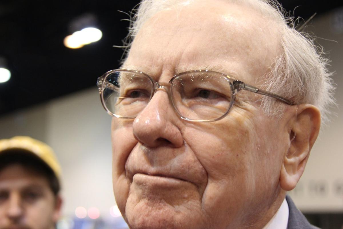 Meet the 2 Stocks Warren Buffett Confessed to Selling, as Well as the Other Core Holding He Likely Sent to the ... - Yahoo Finance