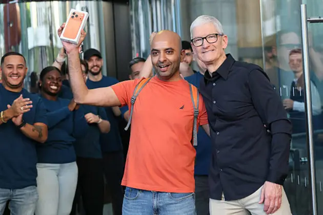 Apple prepares biggest iPhone overhaul in its history, Bloomberg reports