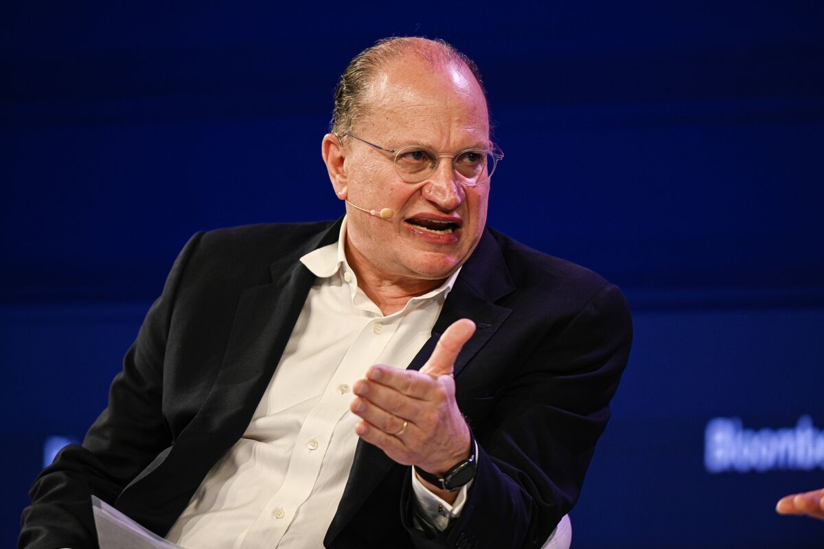 HSBC Ex-Chairman Mark Tucker to Stay On as Adviser to Lender