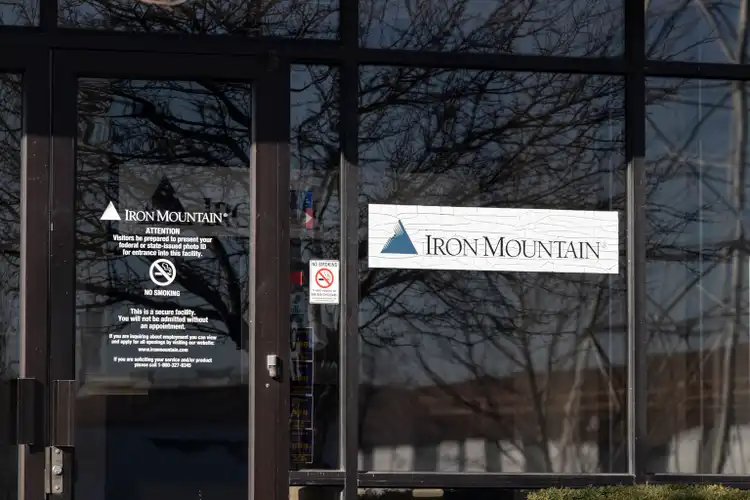Iron Mountain Q1 earnings, revenue beat consensus; guidance reaffirmed