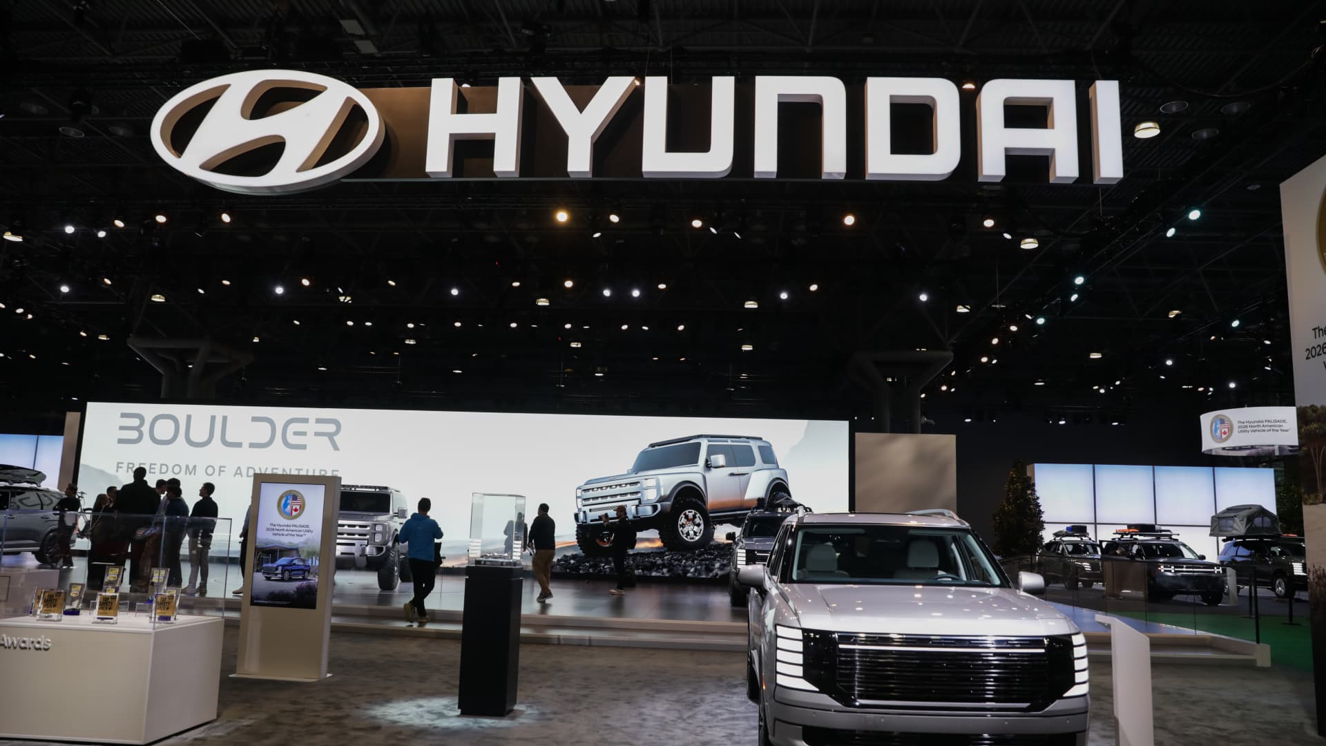 Hyundai expected to outsell Ford in third quarter as Detroit automakers lack hybrids