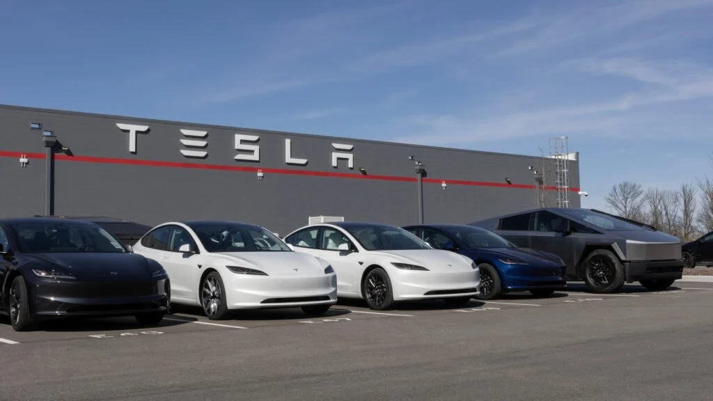 Tesla Stock Edges Higher As Traders Weigh Delivery Miss, April 22 Earnings