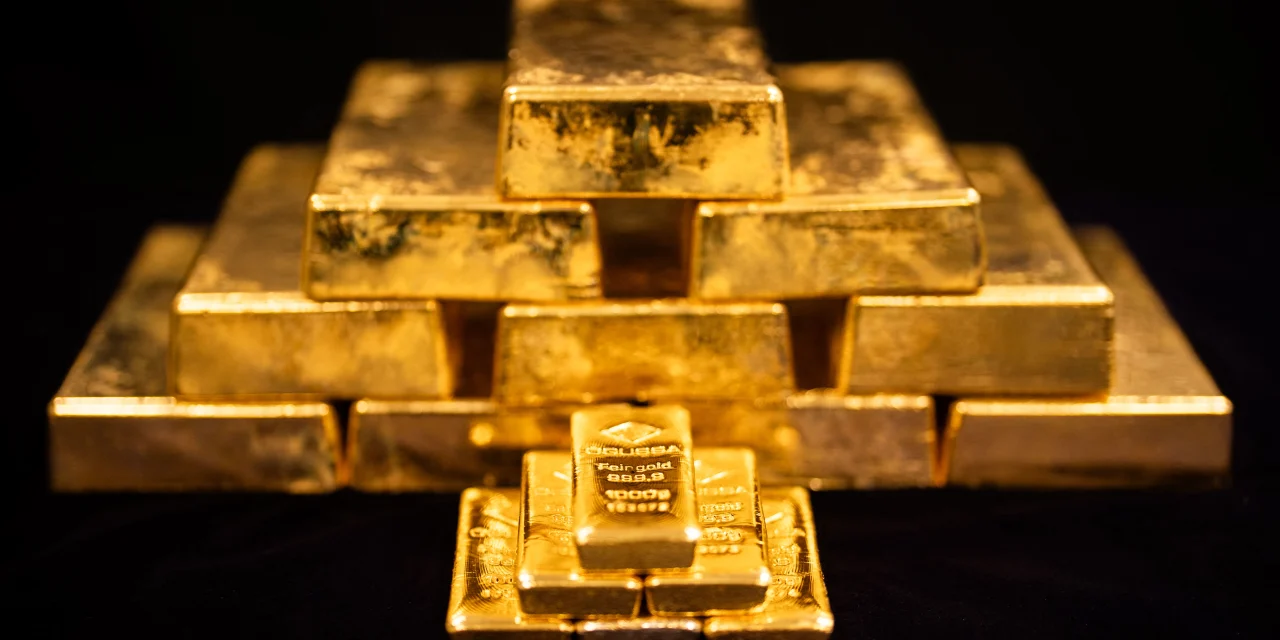 Gold Above $4,600 on Weaker Dollar, Debt Fears