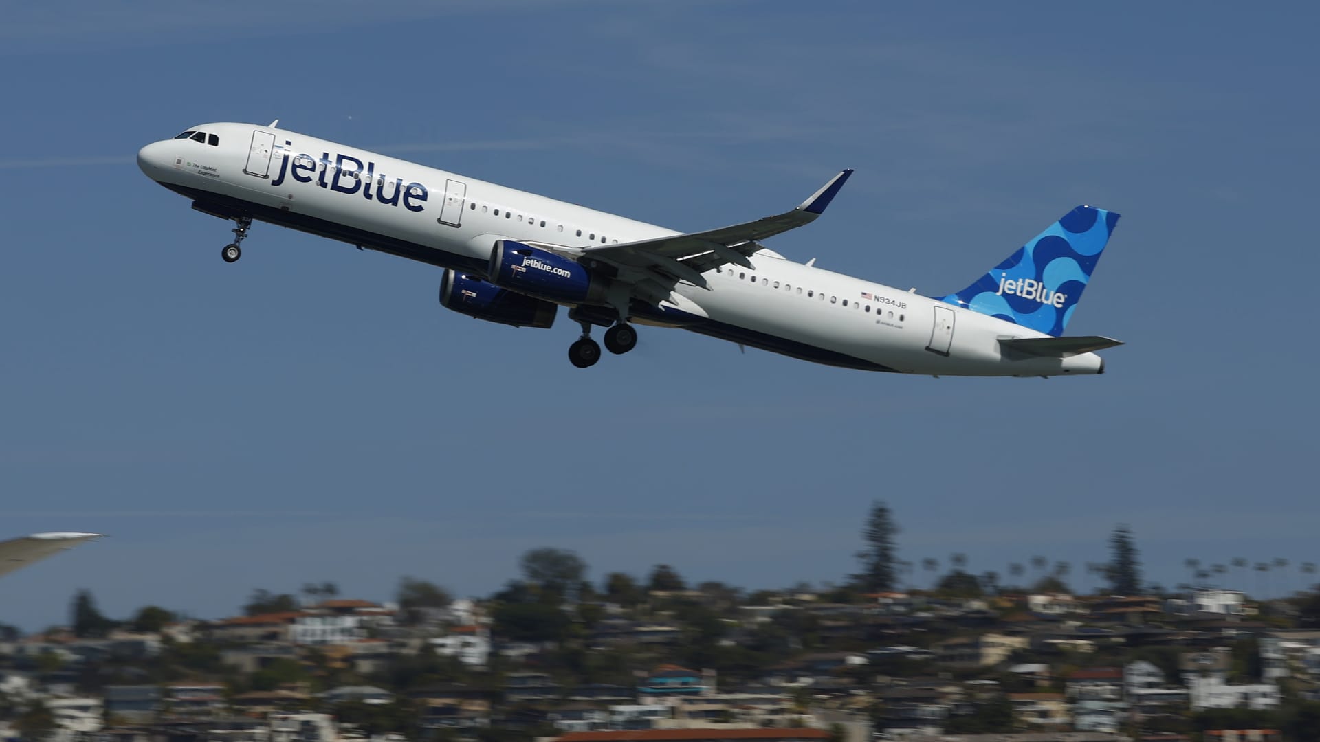 JetBlue to boost in-flight Wi-Fi with Amazon Project Kuiper internet deal