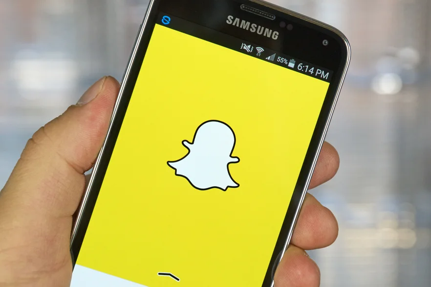 Snap Stock Goes Full Meme—Buyout Rumors Meet Retail's Roar