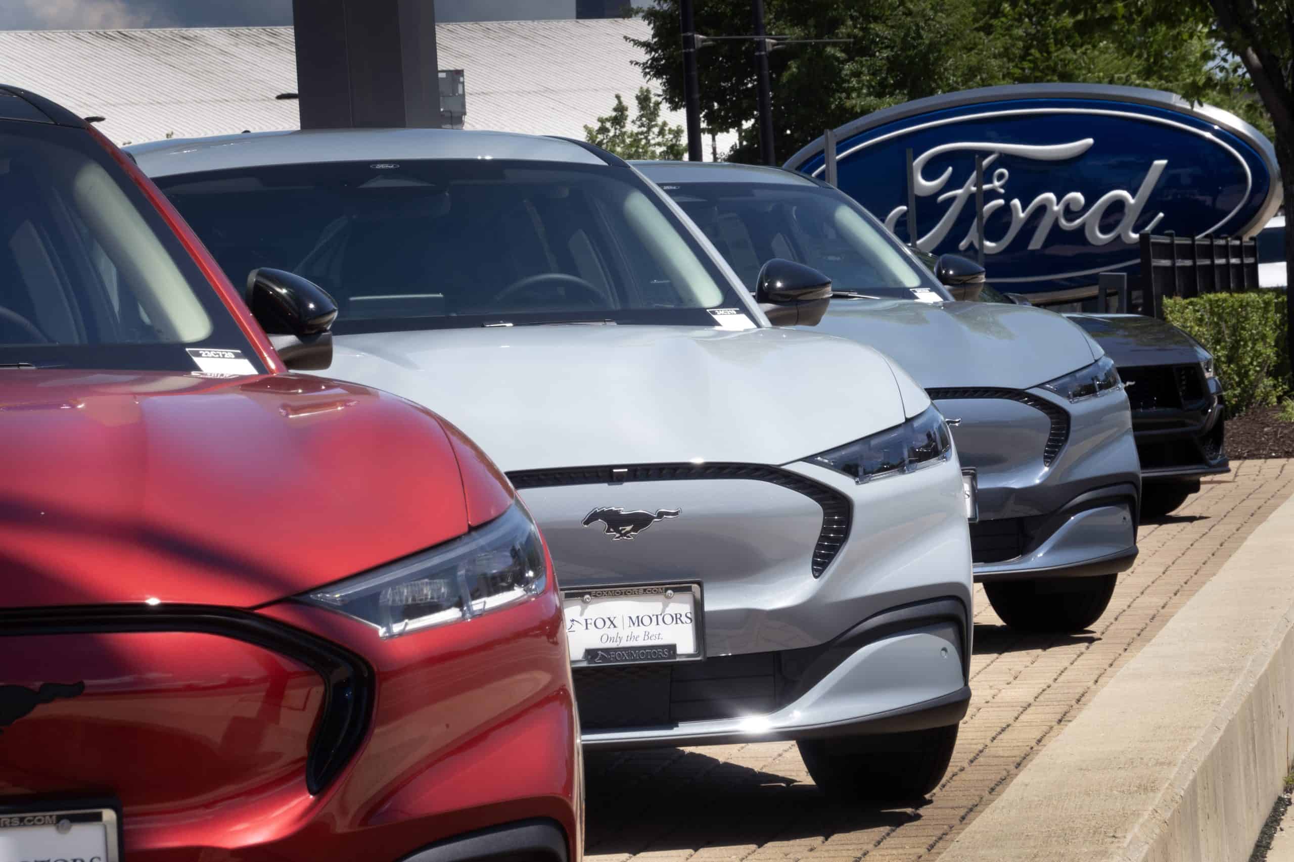 Ford Shares Jump 9% on Q3 Earnings Beat, $450M Warranty Cost Reduction, and Hybrid Focus