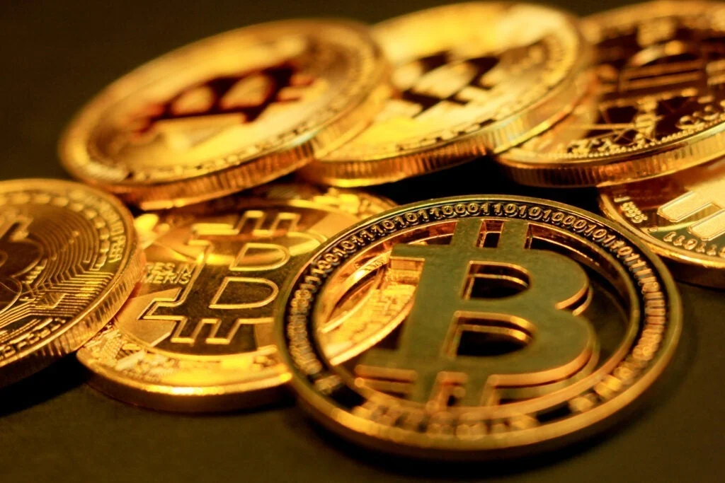 Bitcoin Rebounds To $113,000, ETH, XRP Up Over 2% As Gold Dips