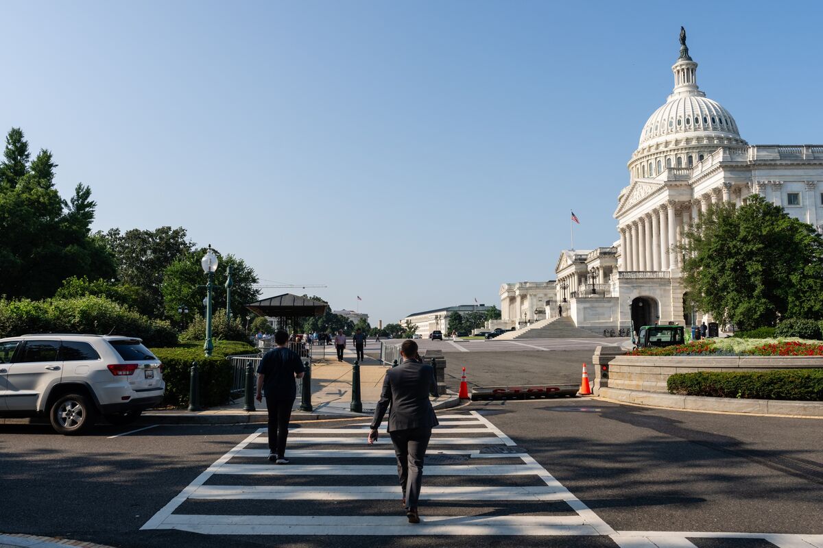 Bank CEOs Expected to Meet Senators on Crypto Market Structure